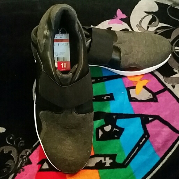 Slip on Sneakers Size 10